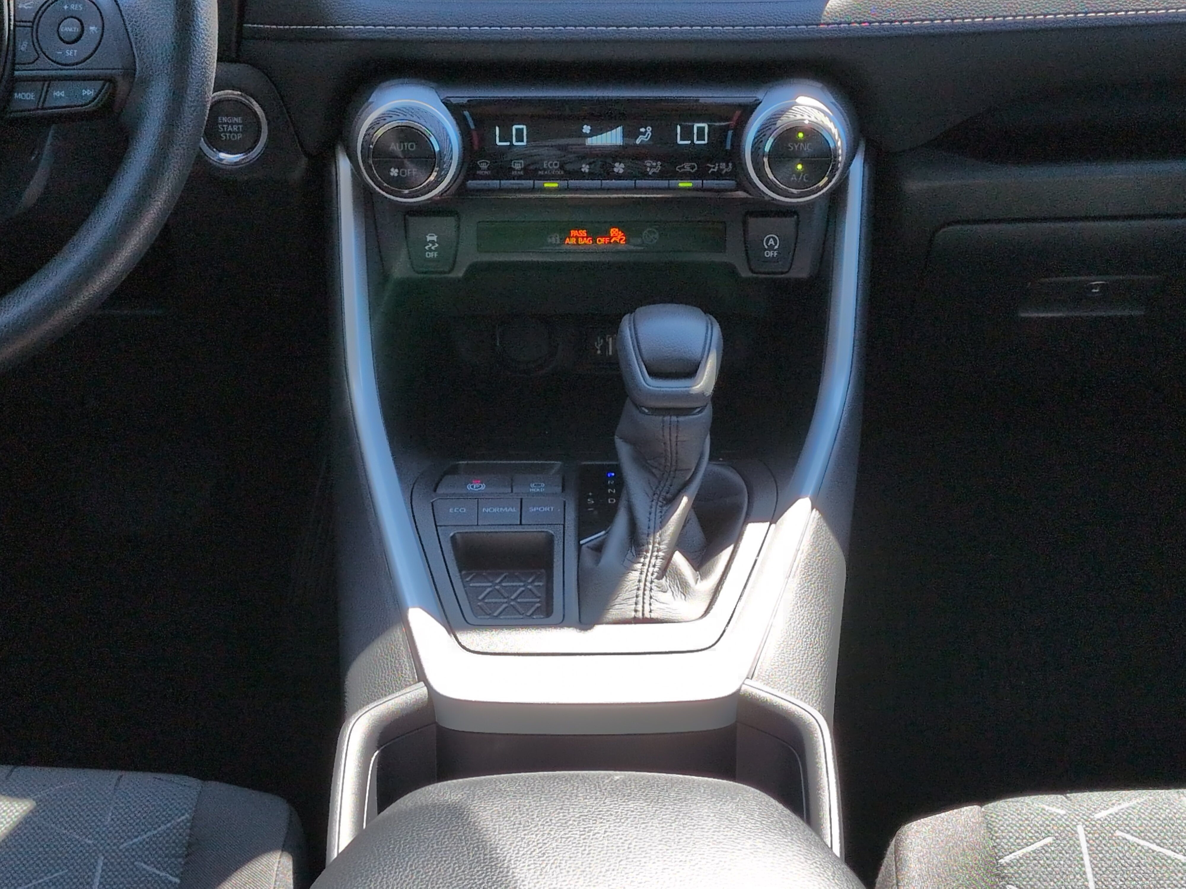 Used 2025 Toyota RAV4 XLE w/ Convenience Package FWD image 17