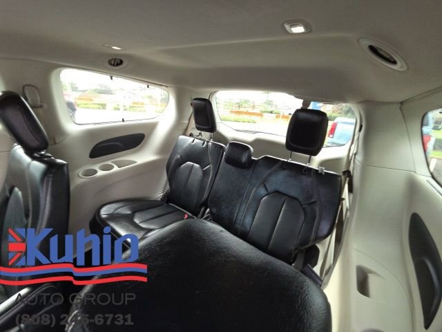 Used 2022 Chrysler Pacifica Touring-L image 18