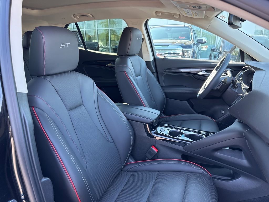 Used 2023 Buick Envision Essence w/ Sport Touring Package image 18