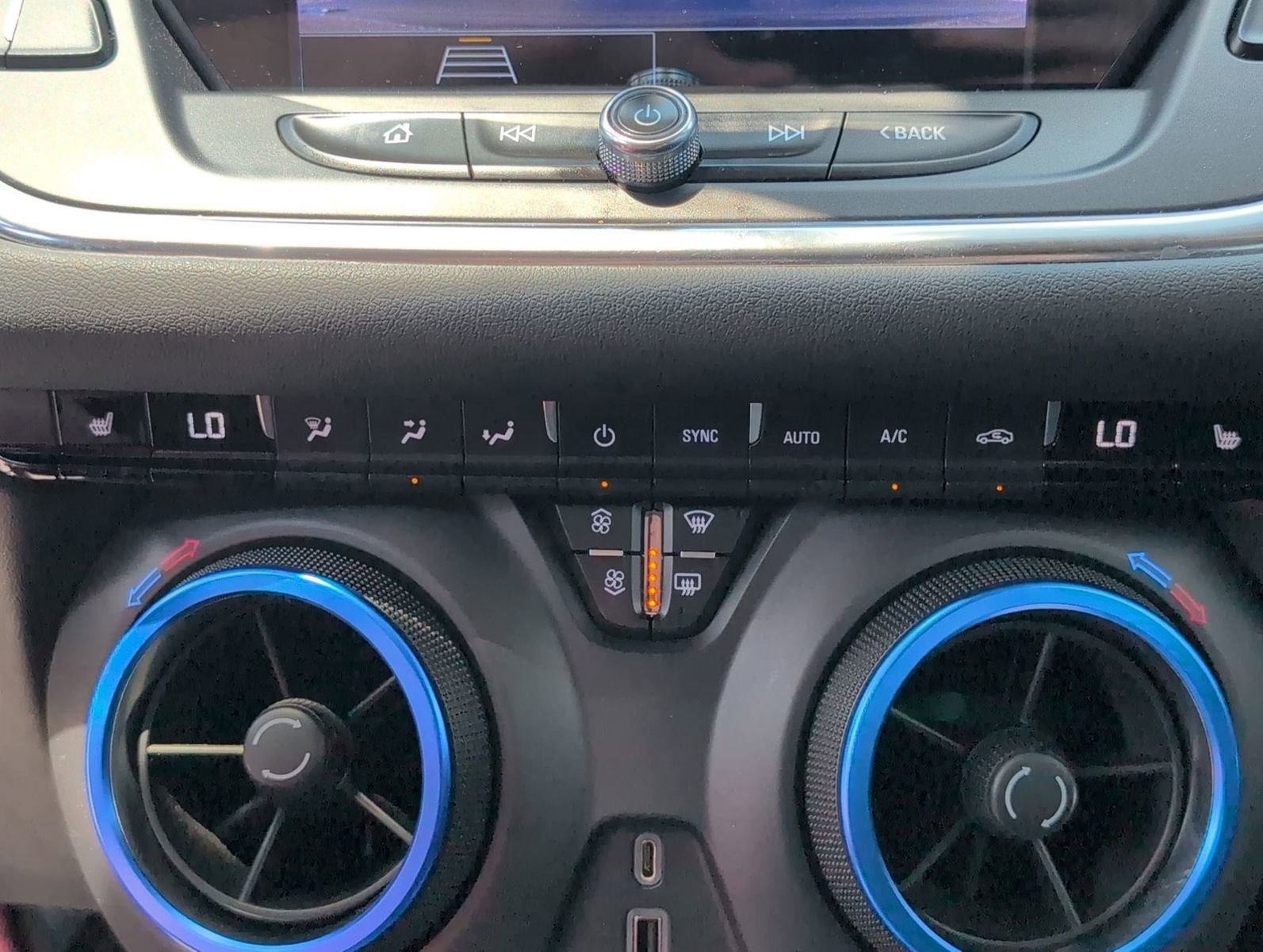 Used 2022 Chevrolet Blazer LT FWD image 19