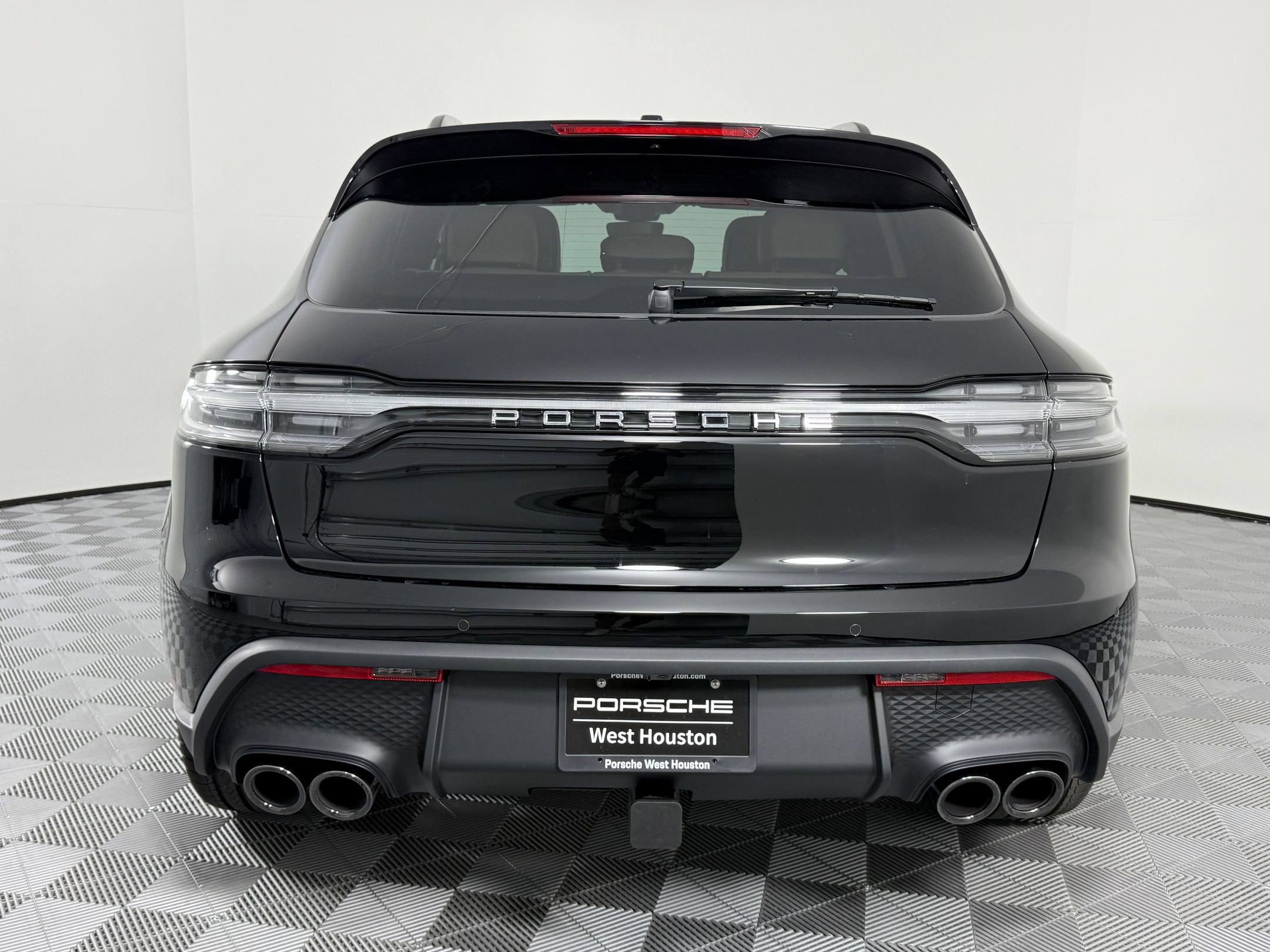 Certified 2026 Porsche Macan AWD/4WD image 10