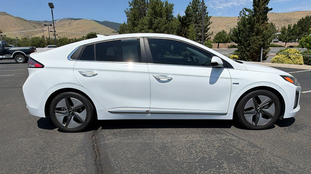 Used 2020 Hyundai Ioniq Limited FWD image 2