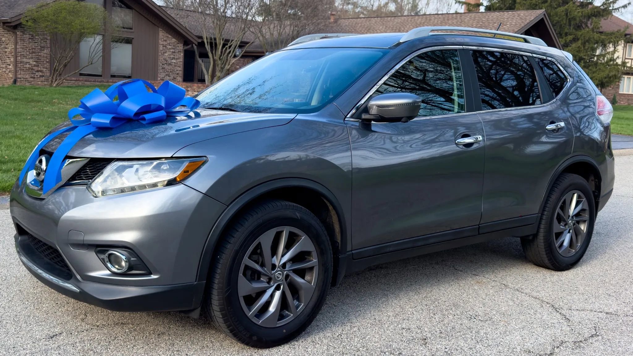 Used 2016 Nissan Rogue SV image 1