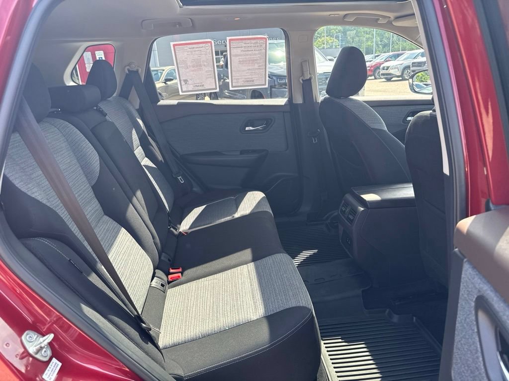 Used 2022 Nissan Rogue SV AWD/4WD image 26
