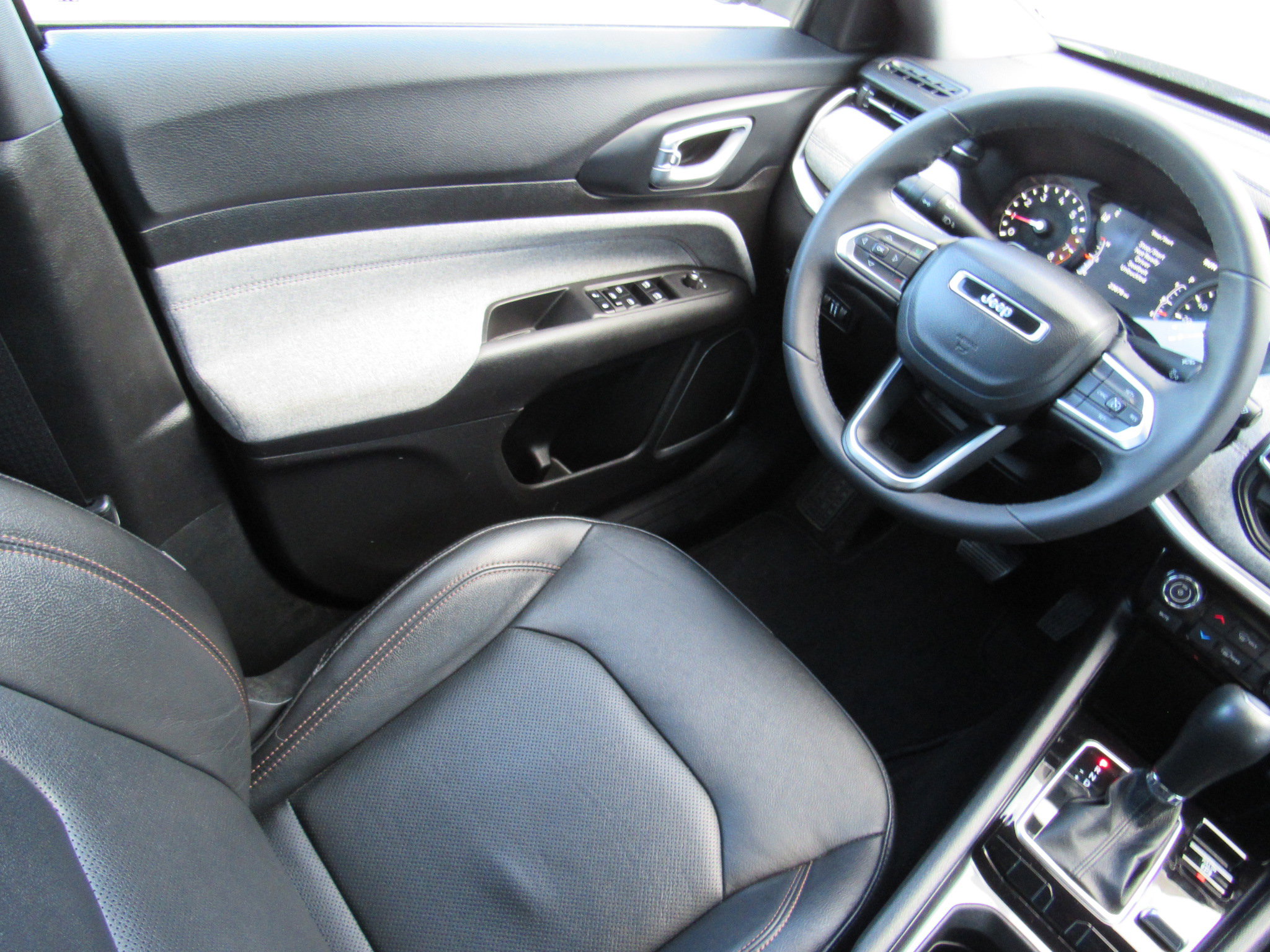 Used 2023 Jeep Compass Latitude image 37