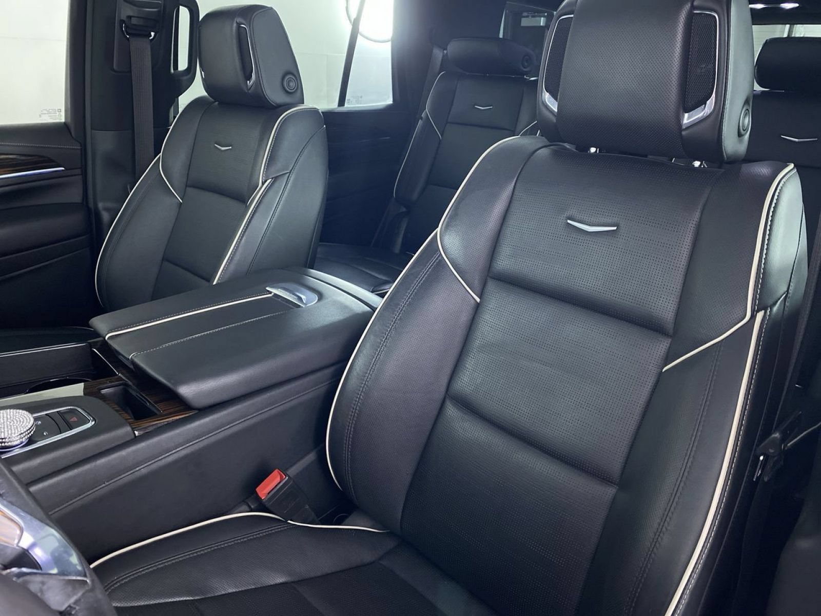 Certified 2021 Cadillac Escalade Premium Luxury AWD/4WD image 12