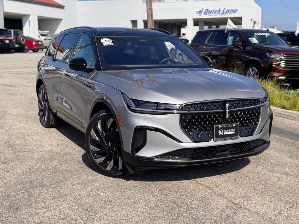 Used 2025 Lincoln Nautilus Reserve w/ Jet Appearance Package image 2