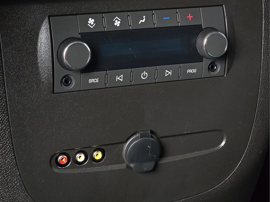 Used 2014 Chevrolet Suburban LT image 12