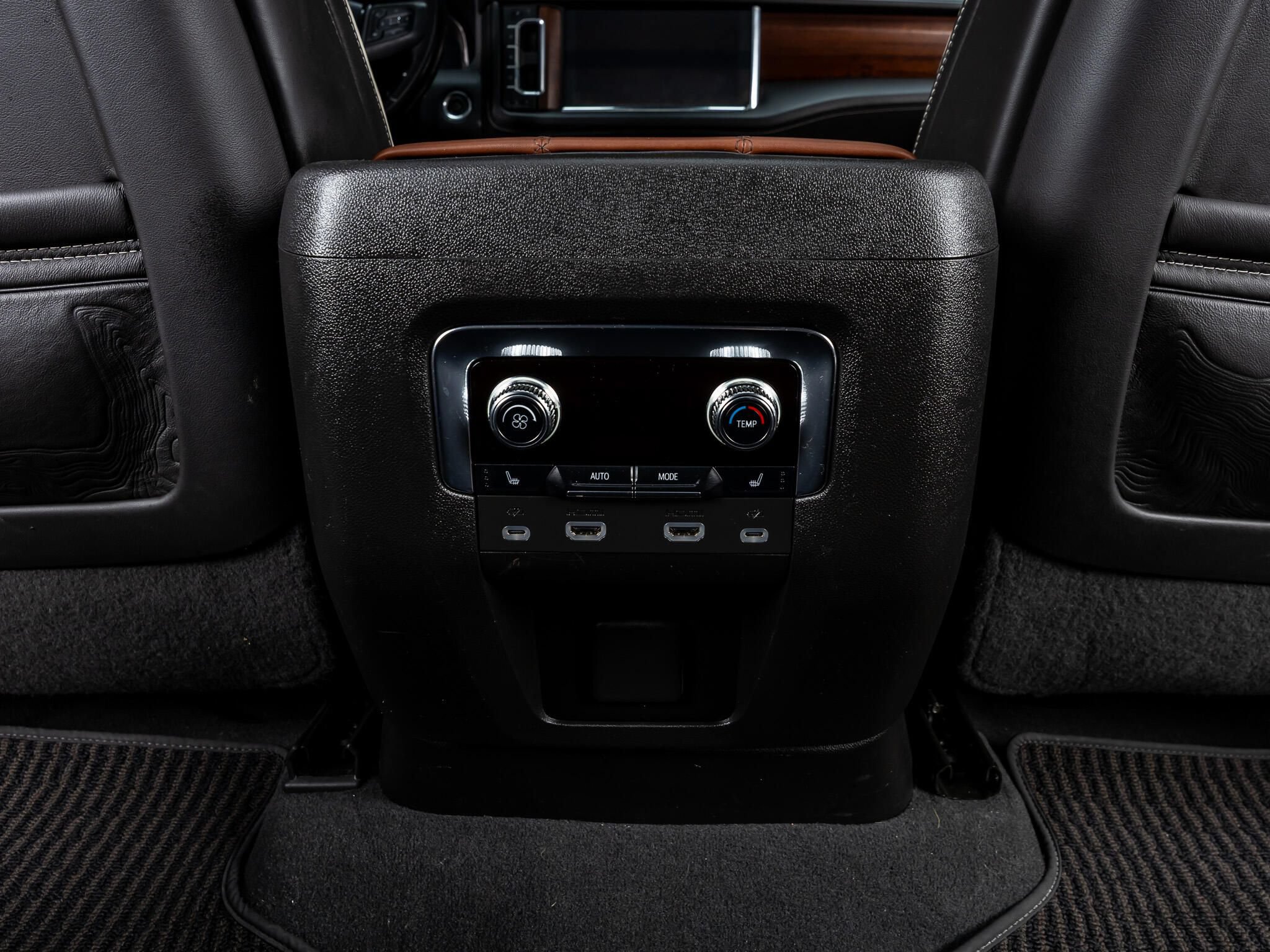 Used 2023 GMC Yukon Denali Ultimate AWD/4WD image 32