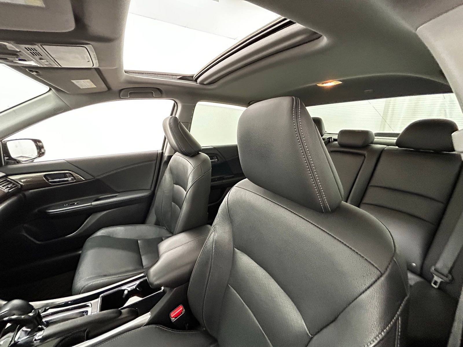 Used 2017 Honda Accord Touring image 30