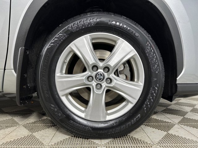 Used 2023 Toyota Highlander LE image 9