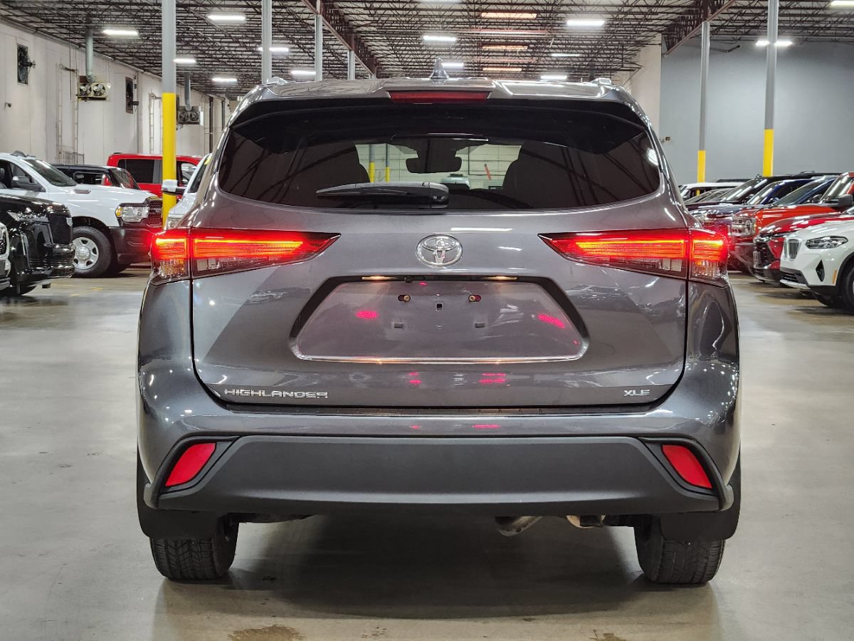 Used 2022 Toyota Highlander XLE FWD image 10