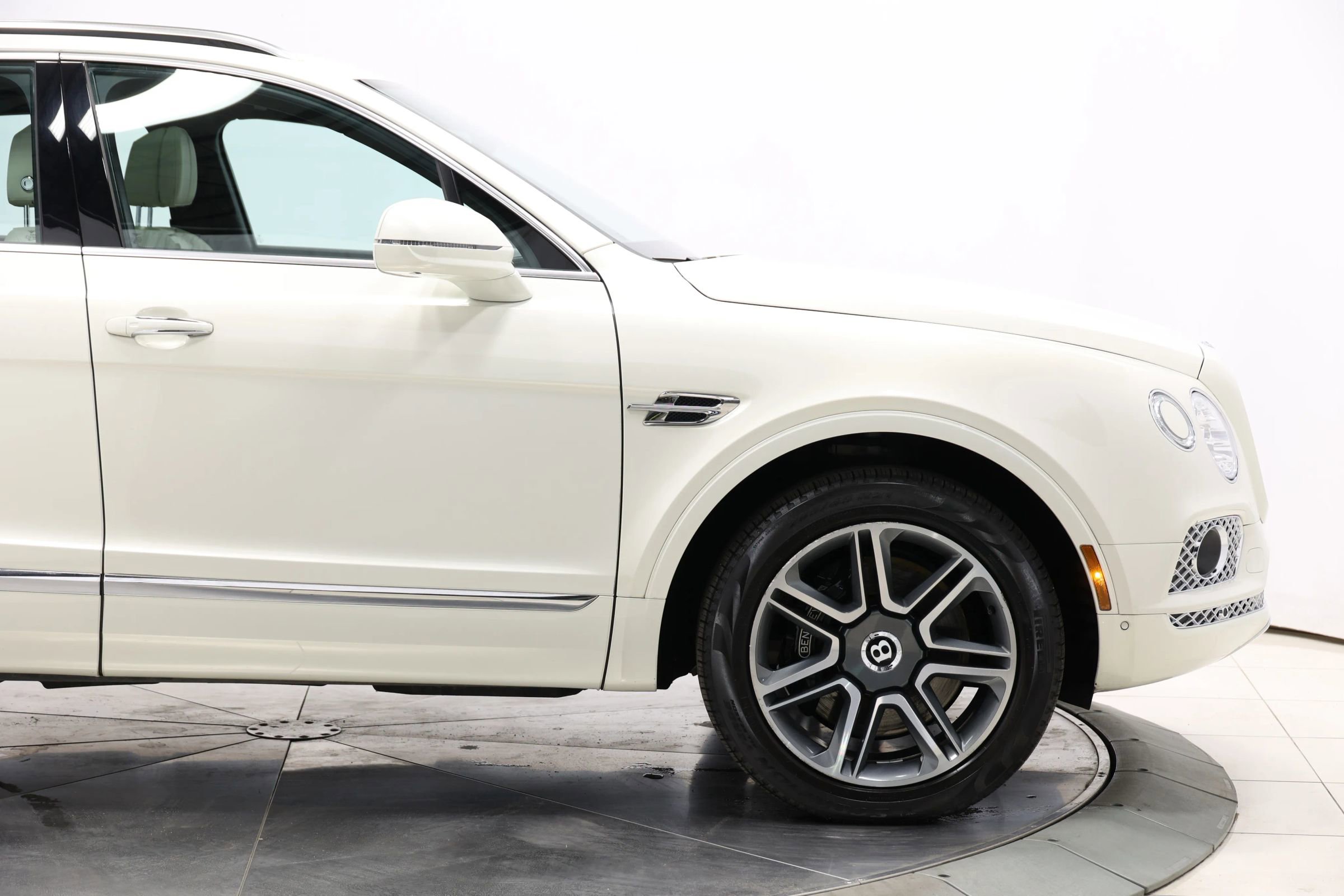 Used 2018 Bentley Bentayga Onyx Edition AWD/4WD image 96