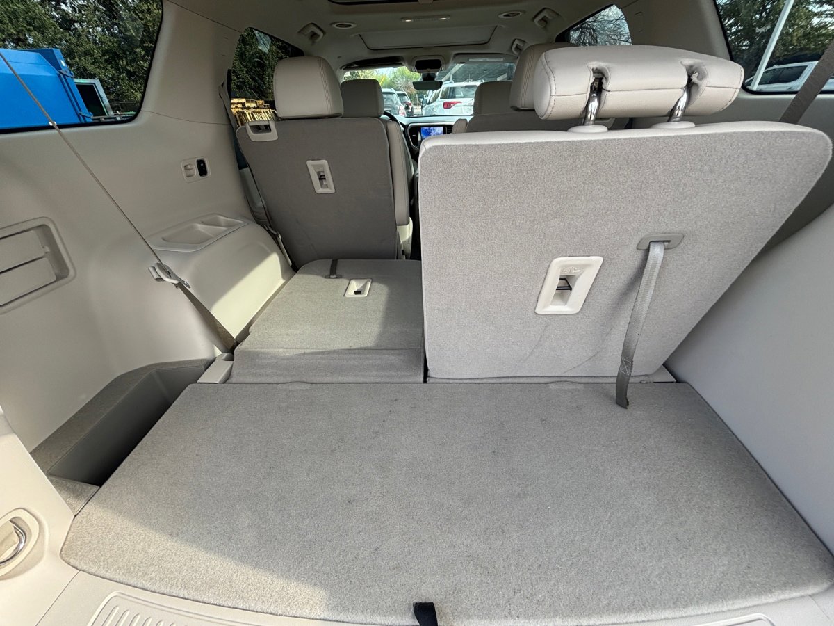 Used 2023 GMC Acadia Denali w/ Denali Ultimate Package image 11