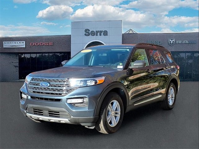 Used 2023 Ford Explorer XLT w/ Equipment Group 202A image 3