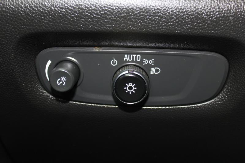 Used 2023 Chevrolet Traverse LT FWD image 25
