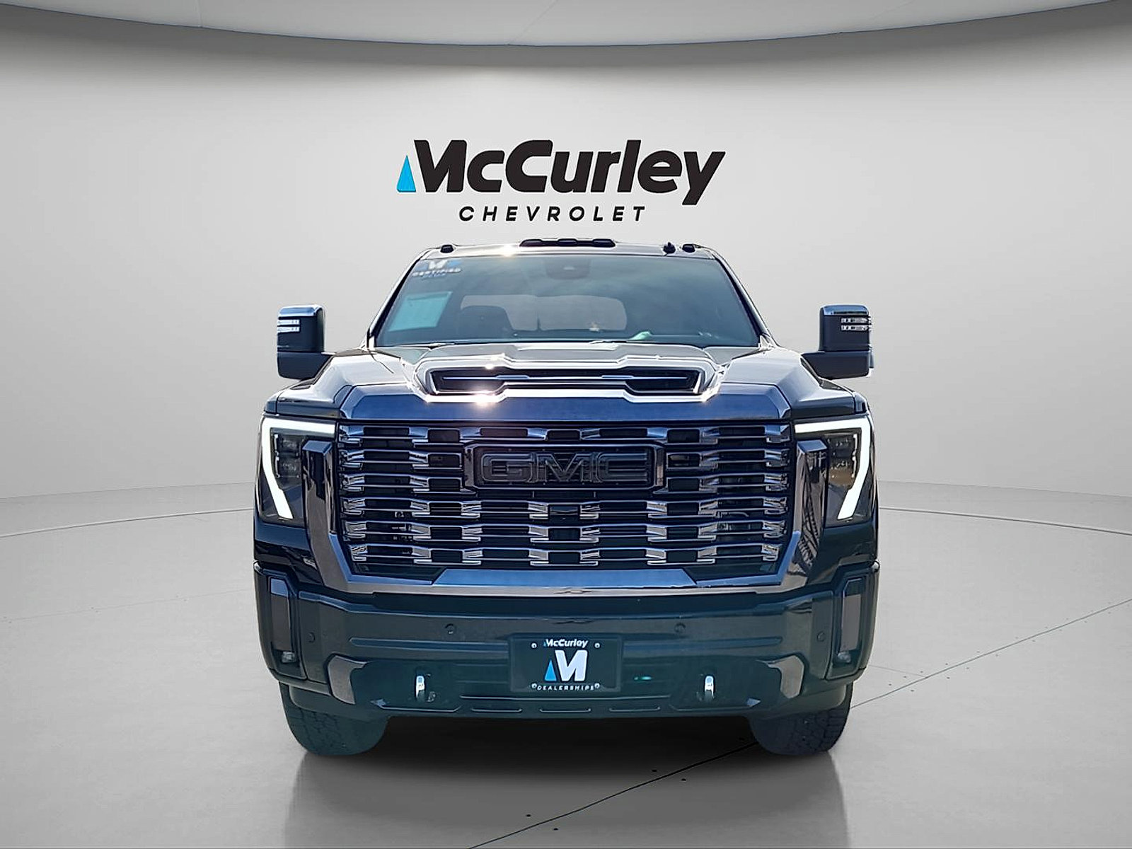 Used 2024 GMC Sierra 3500 Denali Ultimate AWD/4WD image 2