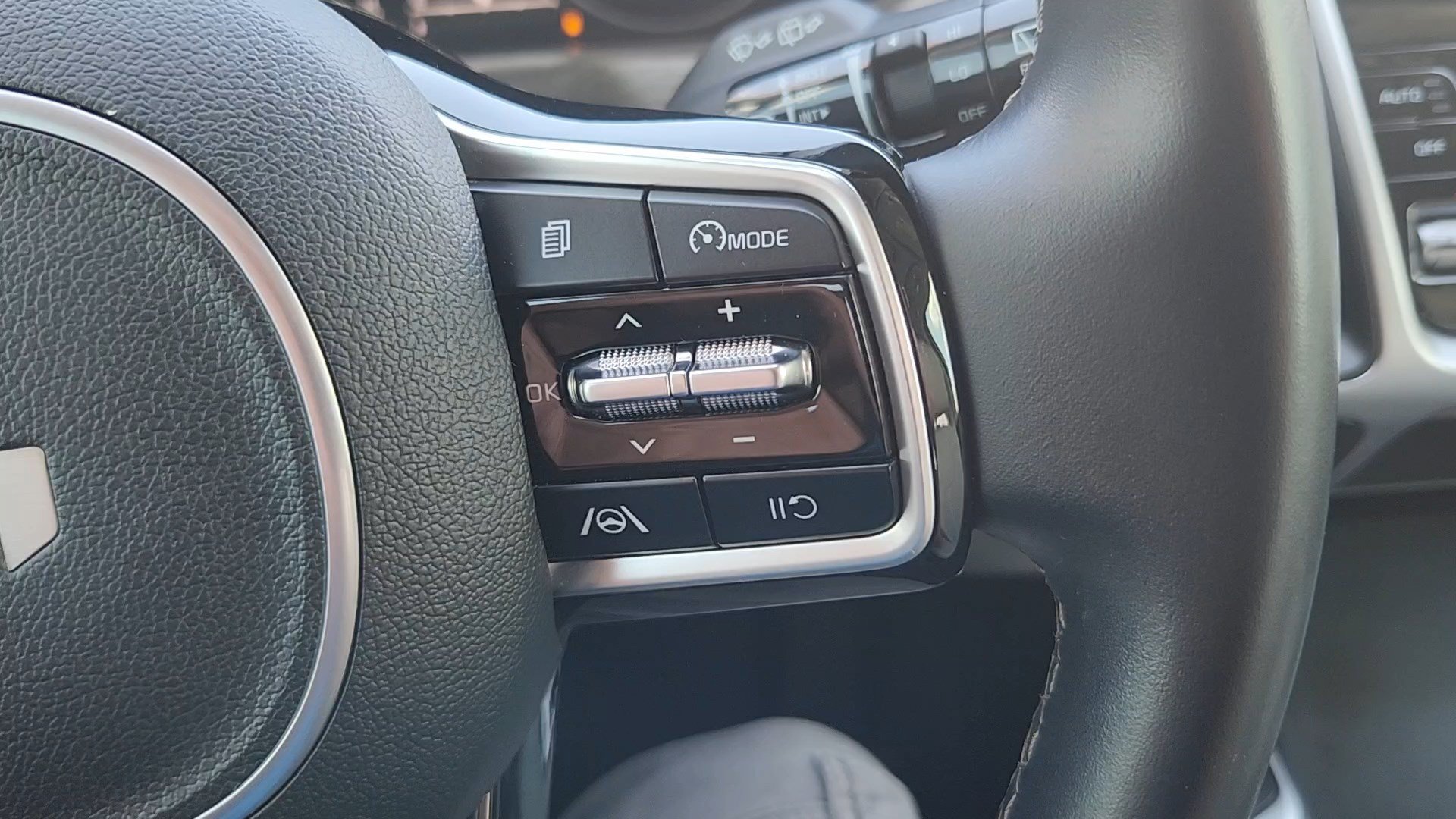 Used 2022 Kia Sorento S w/ Panoramic Sunroof Package AWD/4WD image 14