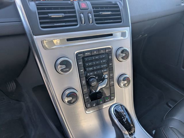 Used 2017 Volvo XC60 T6 Dynamic w/ Climate Package image 22