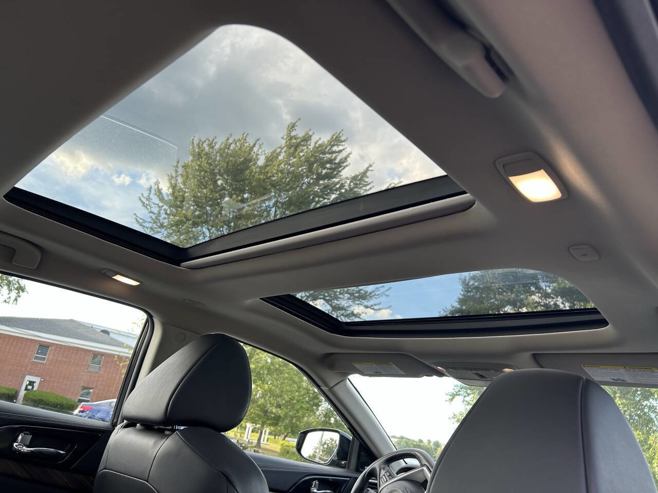 Used 2017 Nissan Maxima Platinum image 7