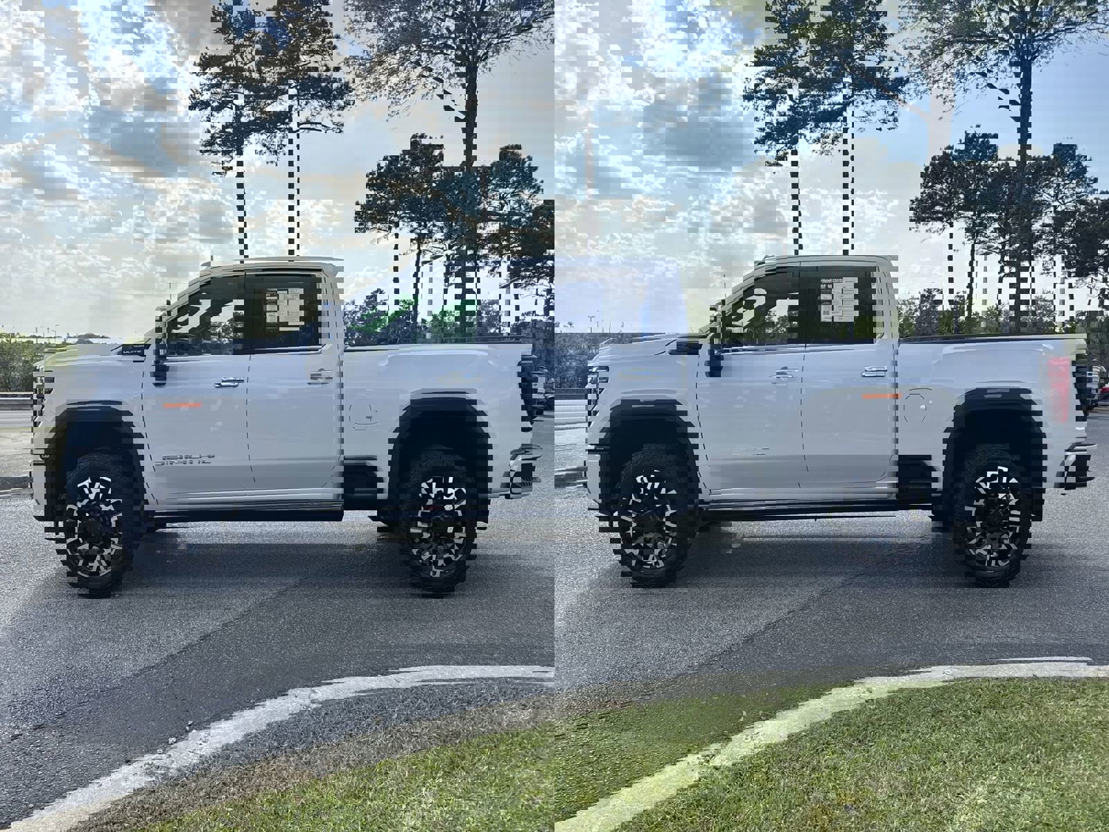 Used 2025 GMC Sierra 2500 Denali Ultimate image 7