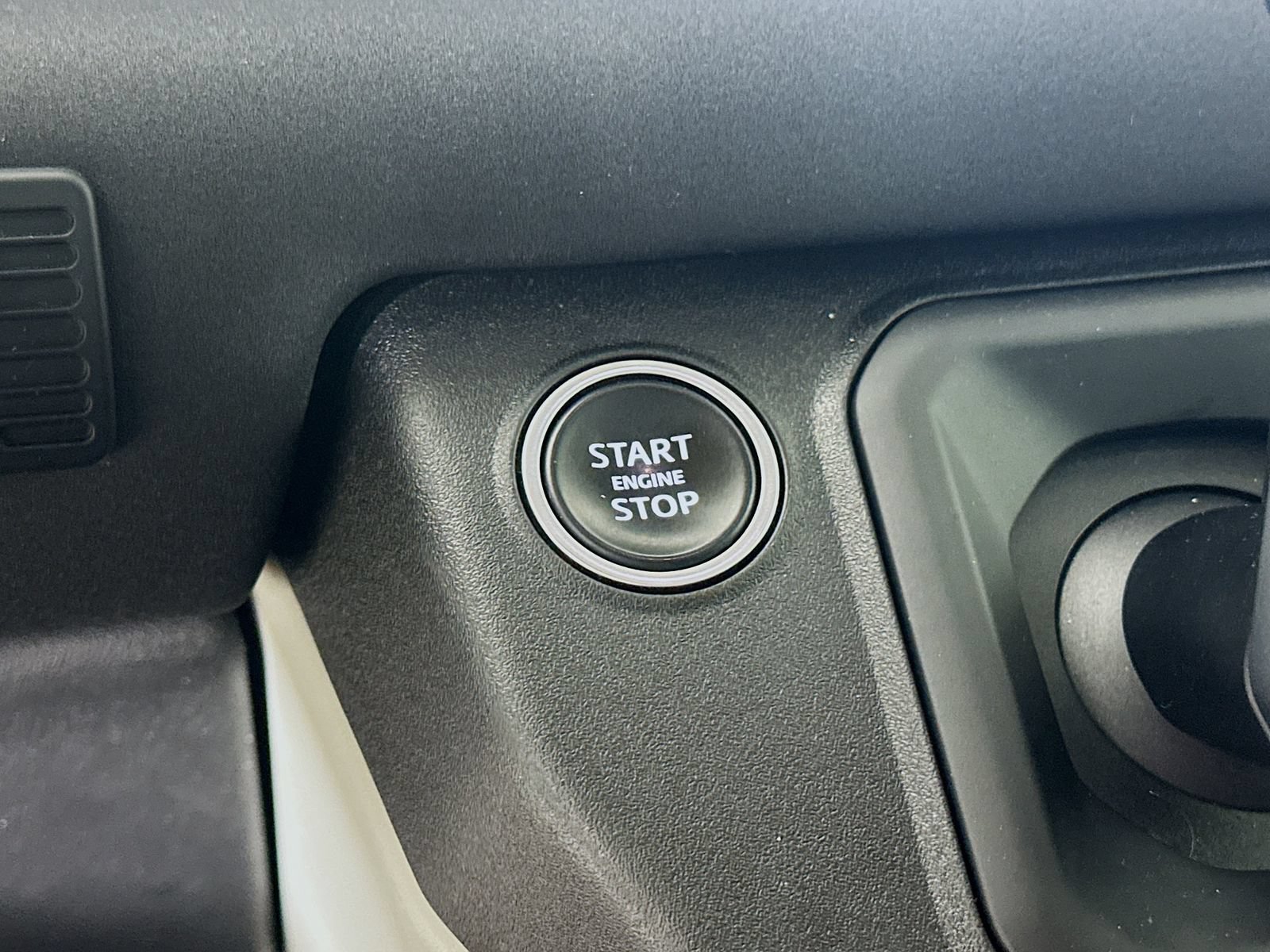 Used 2020 Land Rover Defender 110 SE AWD/4WD image 27