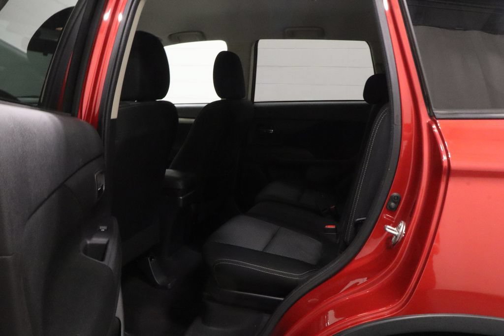 Used 2016 Mitsubishi Outlander SE AWD/4WD image 14