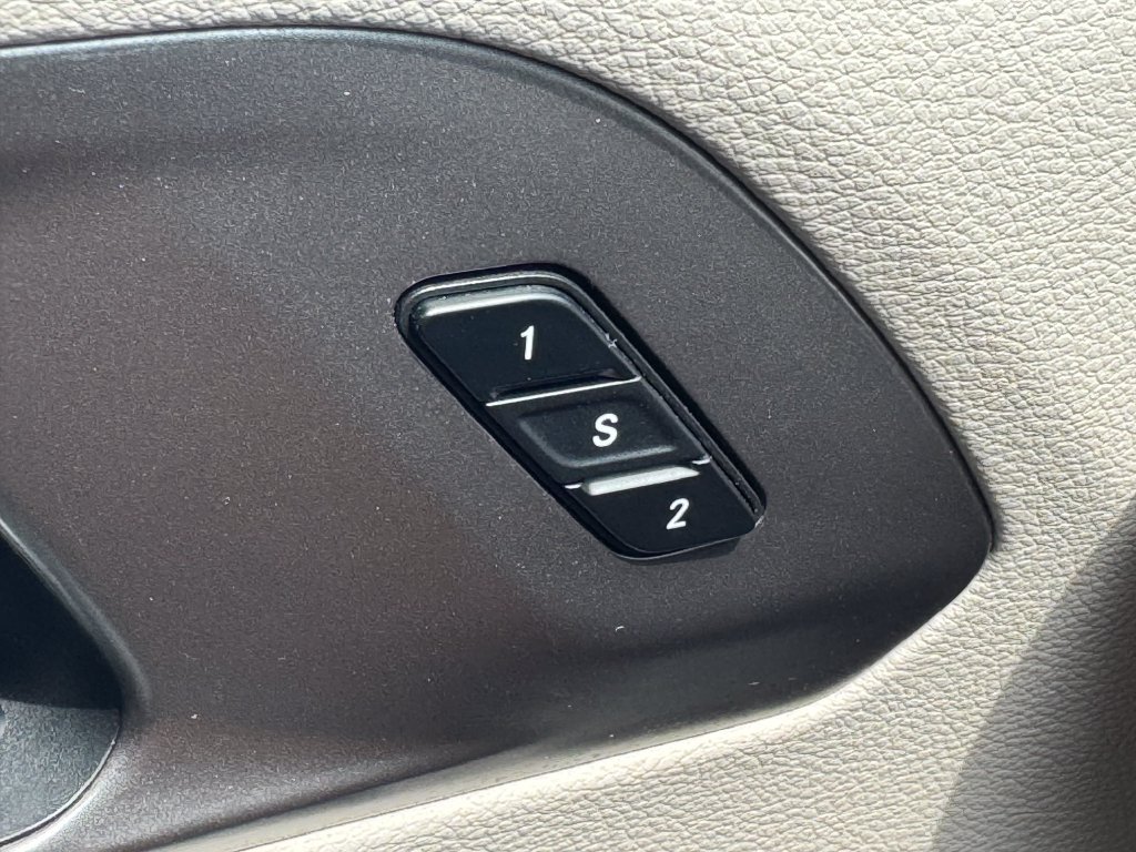 Used 2024 Chrysler Pacifica Touring-L FWD image 29
