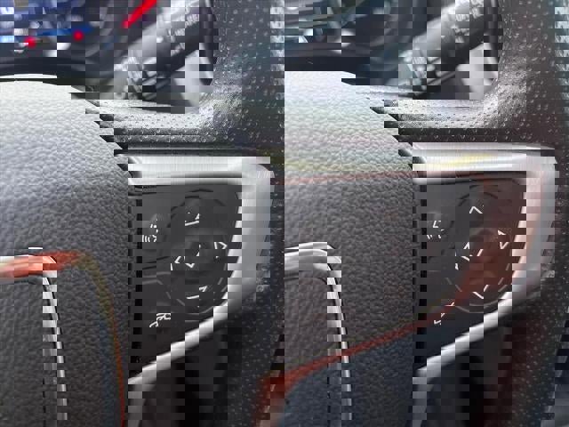 Used 2024 GMC Terrain SLE image 10