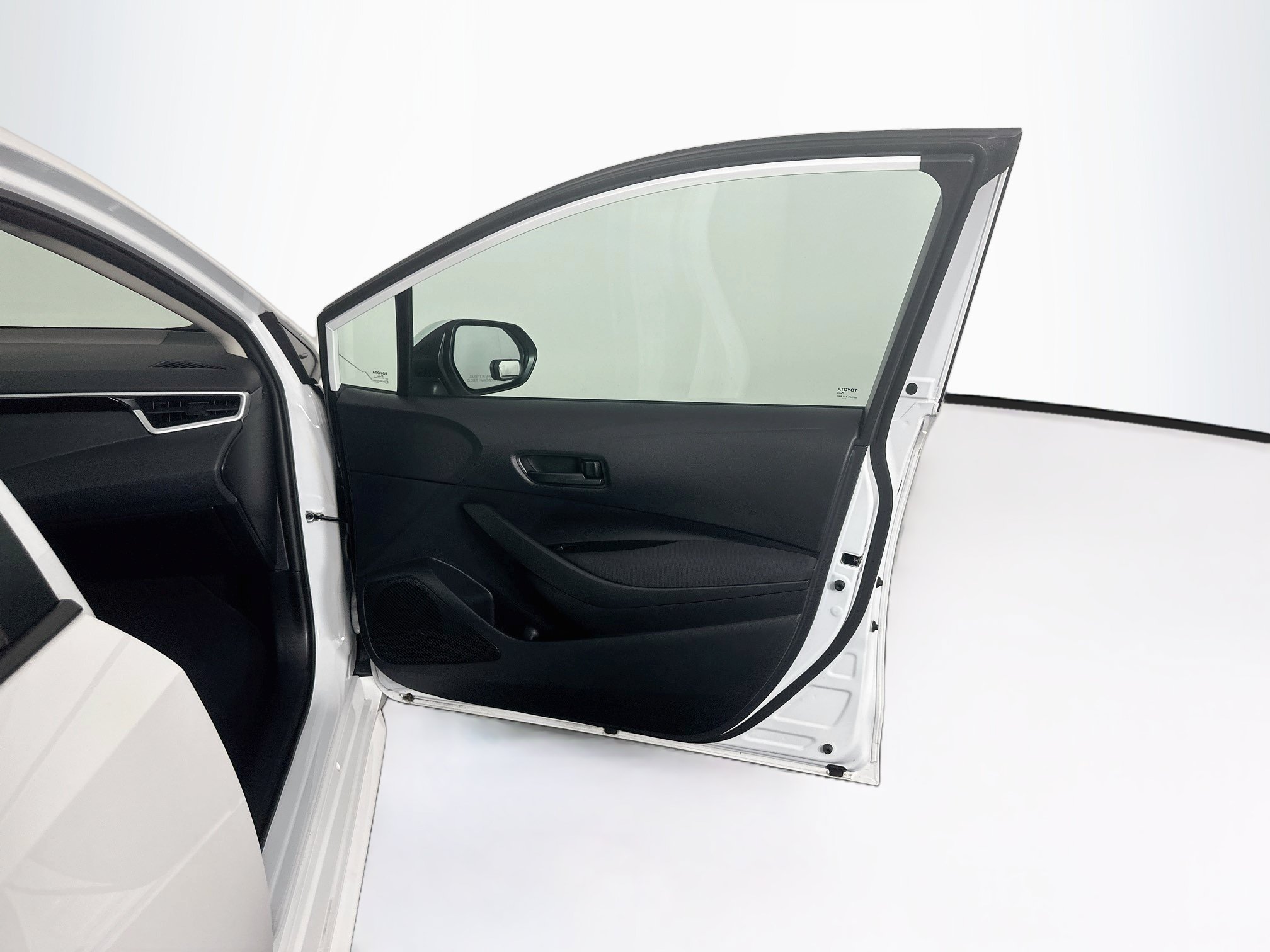 Used 2025 Toyota Corolla LE FWD image 29