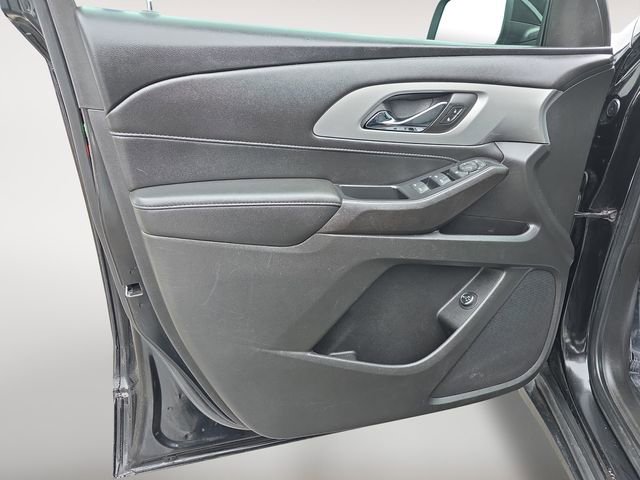 Used 2022 Chevrolet Traverse LT image 18