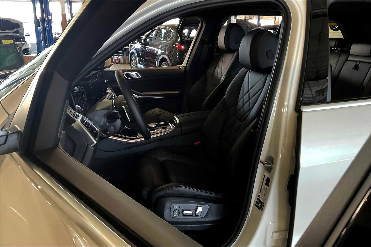 Used 2026 BMW X5 xDrive40i w/ Premium Package image 9