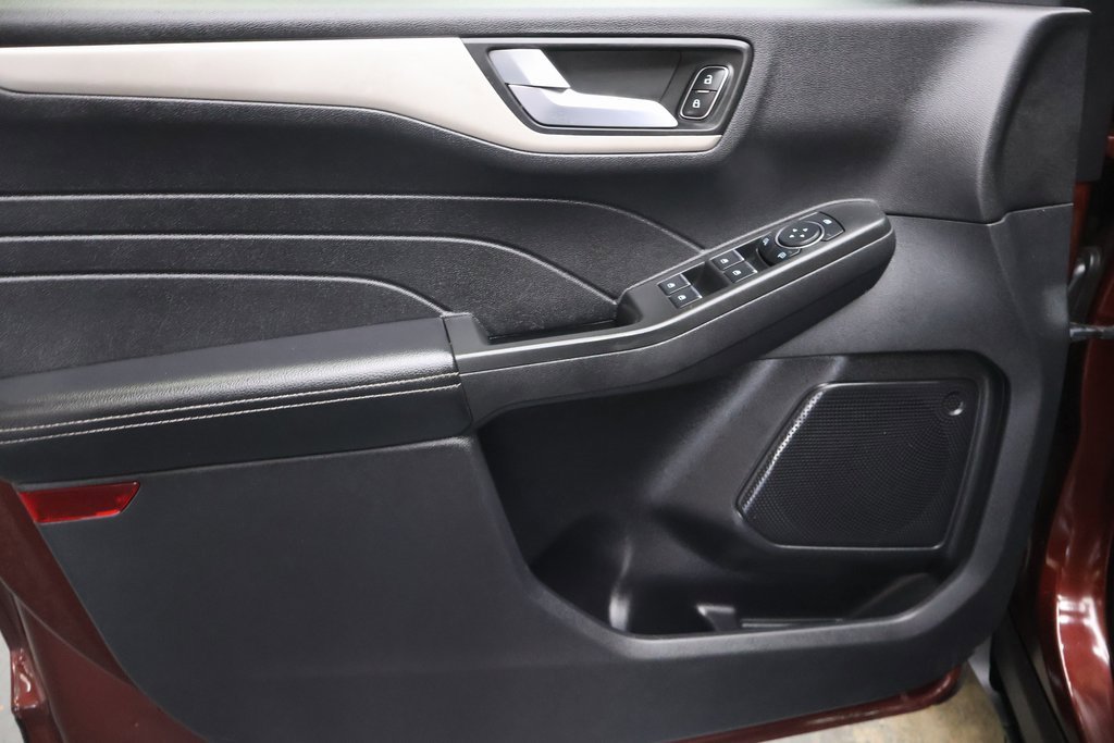 Used 2021 Ford Escape SE image 15