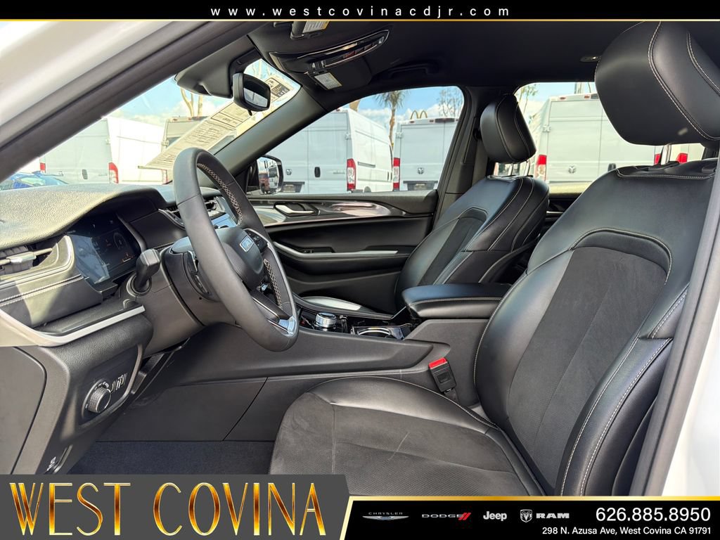 Used 2023 Jeep Grand Cherokee L Laredo AWD/4WD image 9