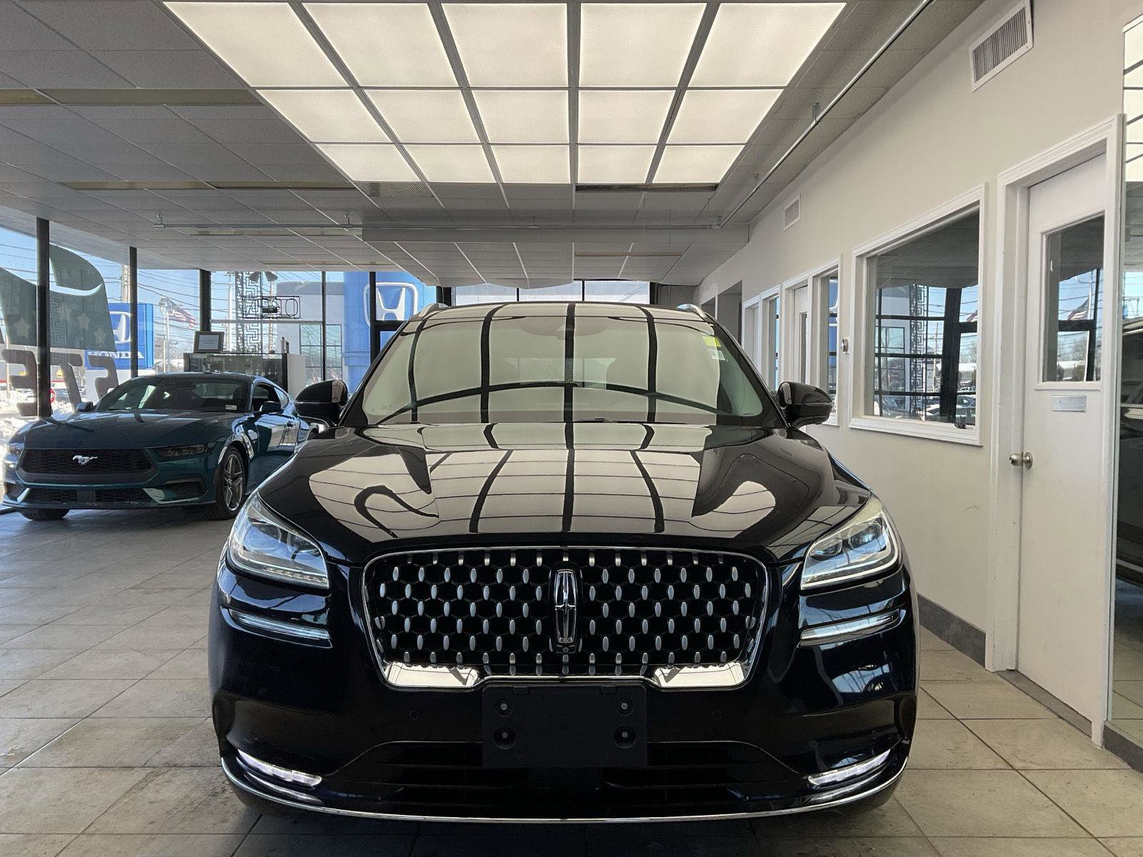 Used 2020 Lincoln Corsair Reserve w/ Equipment Group 201A AWD/4WD image 2