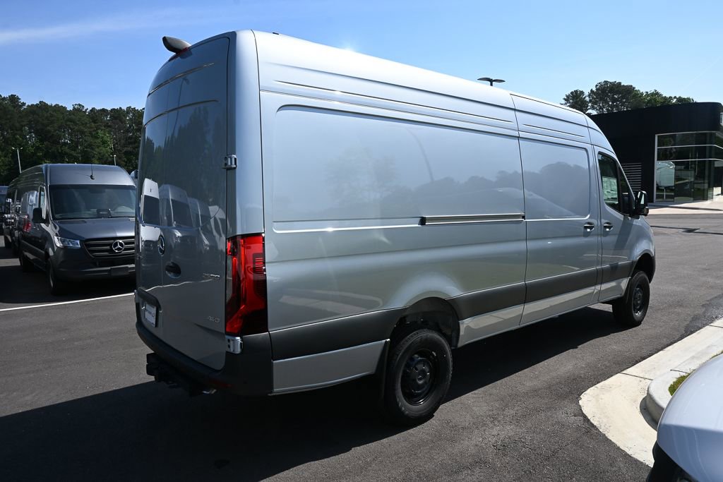 Used 2025 Mercedes-Benz Sprinter 2500 image 27