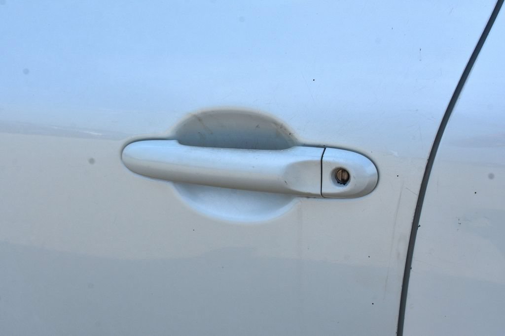 Used 2014 Nissan Juke S FWD image 10