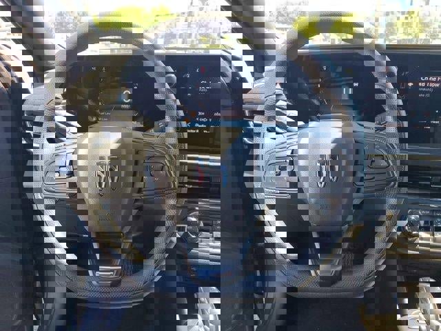 Used 2025 Buick Envista Preferred w/ Advanced Safety Package image 31