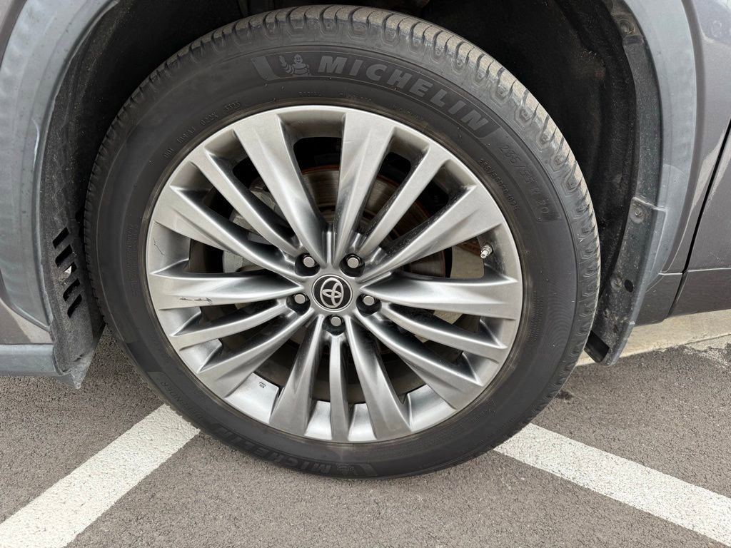 Used 2021 Toyota Highlander Platinum image 9