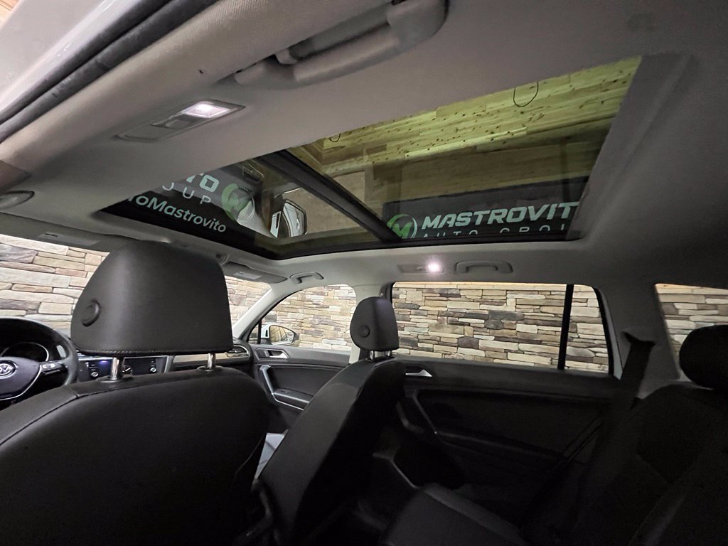 Used 2020 Volkswagen Tiguan SE w/ Panoramic Sunroof Package AWD/4WD image 38
