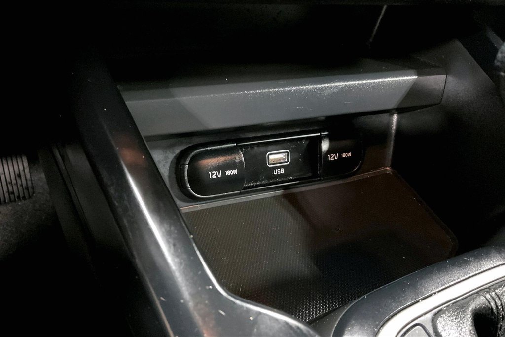 Used 2025 Kia Soul LX w/ LX Technology Package FWD image 30