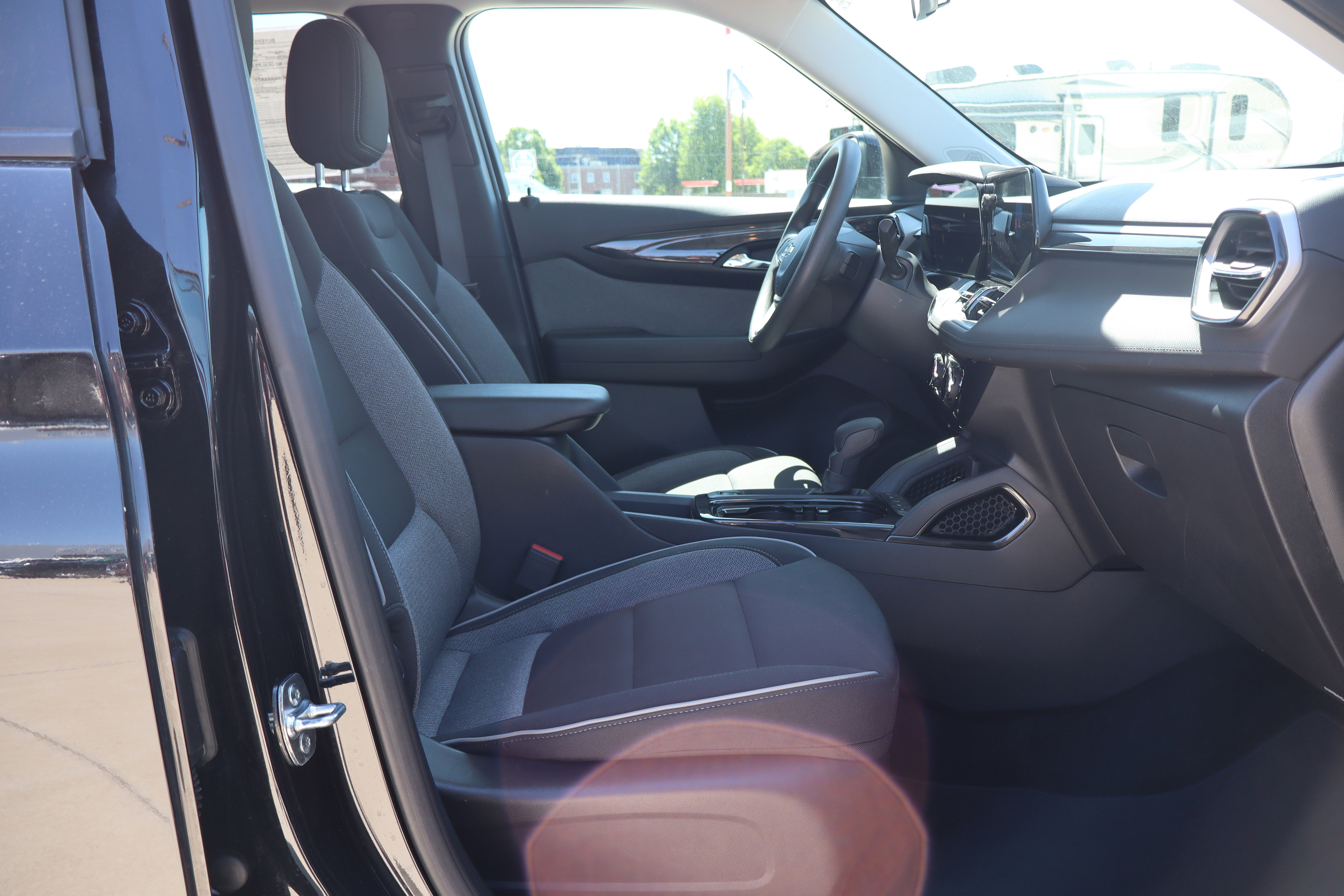 Used 2025 Chevrolet TrailBlazer LT AWD/4WD image 13