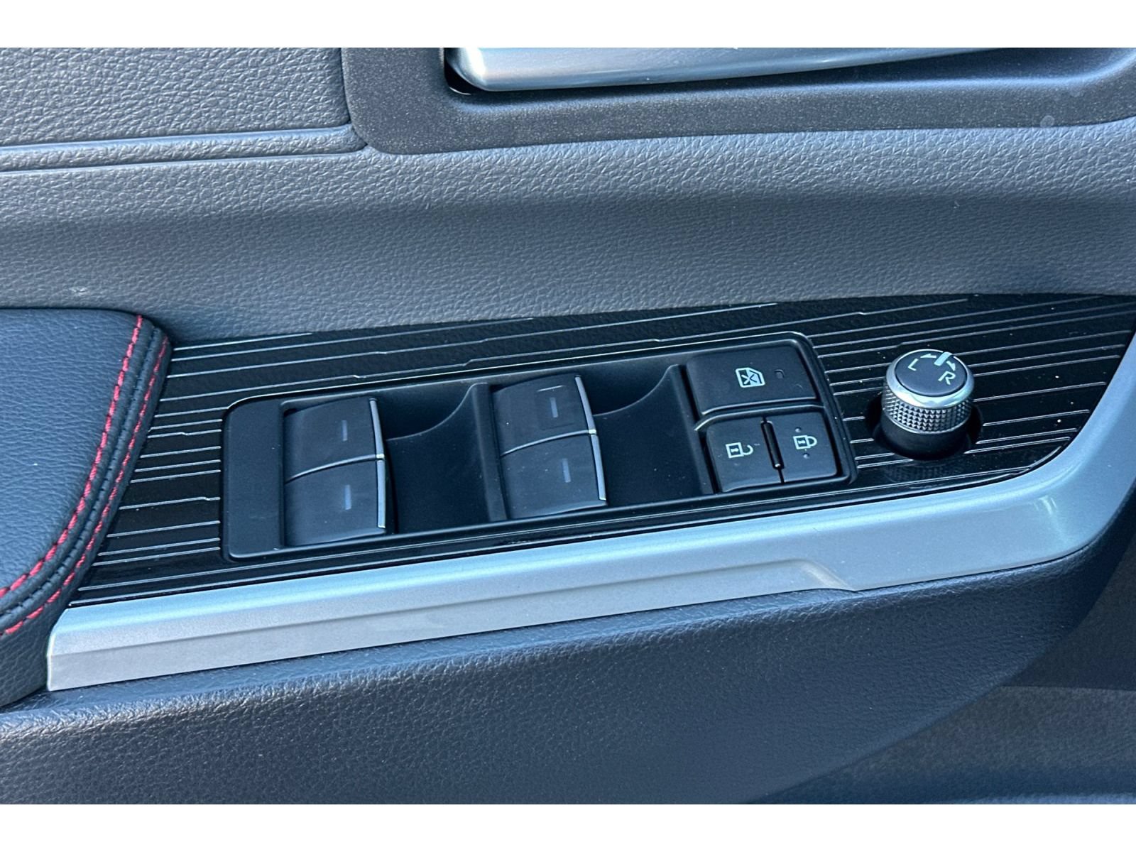 Used 2026 Toyota Sienna XSE AWD/4WD image 12