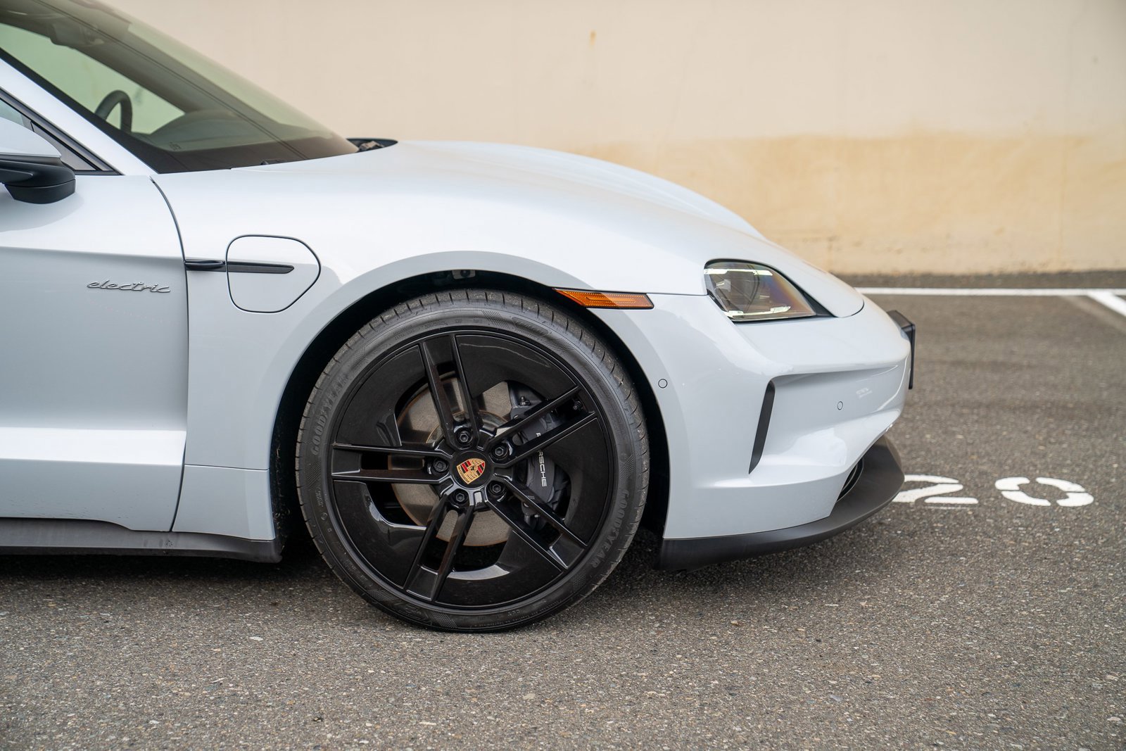 Used 2025 Porsche Taycan image 9