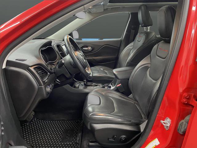 Used 2019 Jeep Cherokee Trailhawk image 8