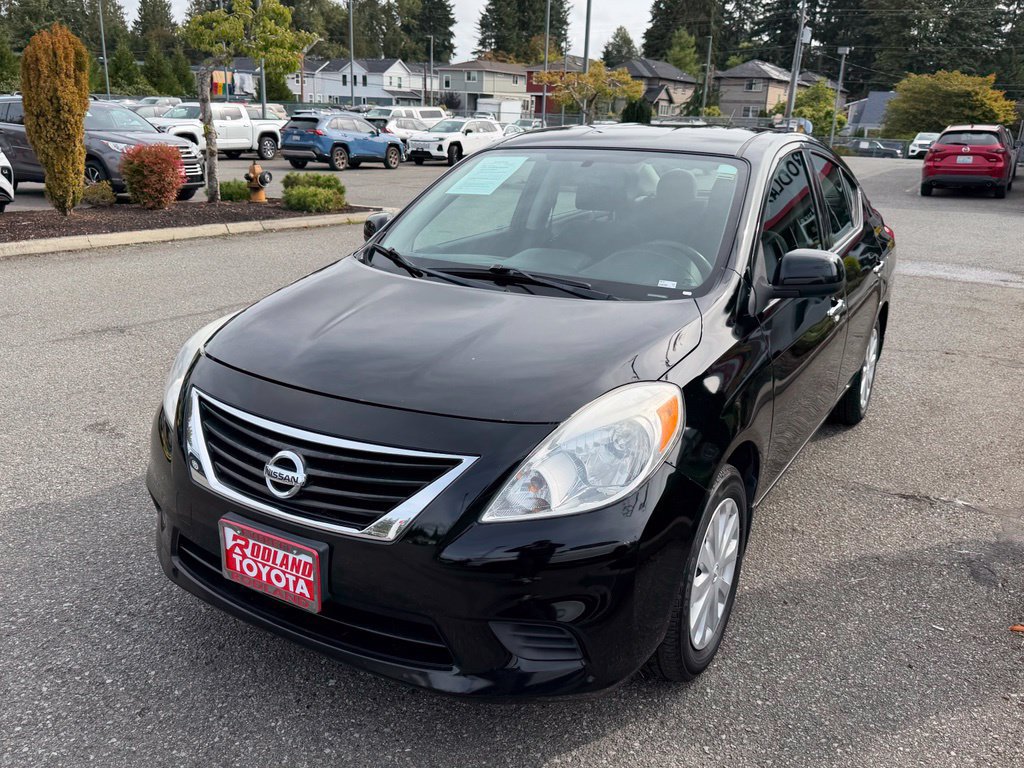 Used 2014 Nissan Versa SV FWD image 4