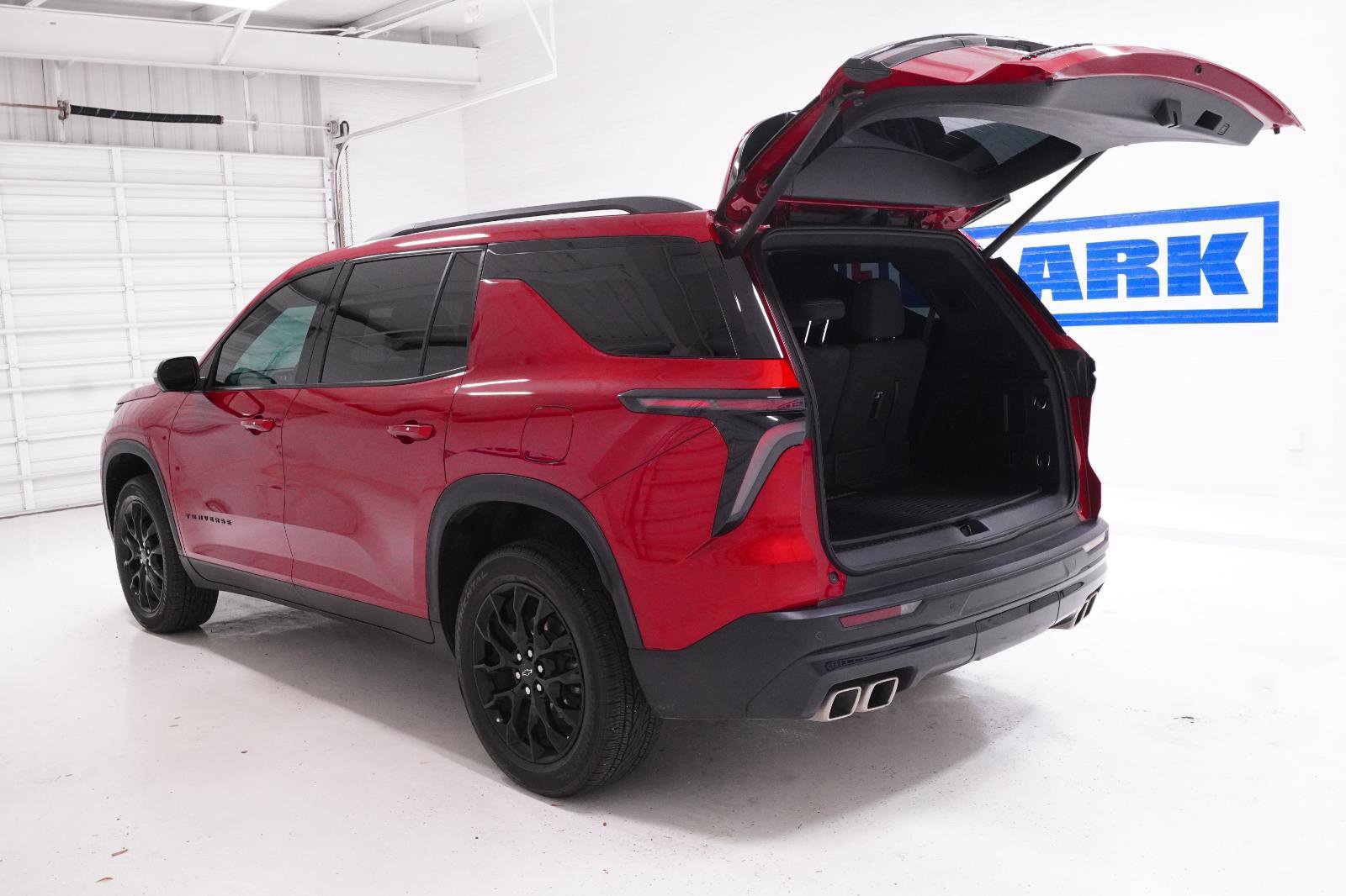 Used 2024 Chevrolet Traverse LT w/ Midnight/Sport Edition image 9