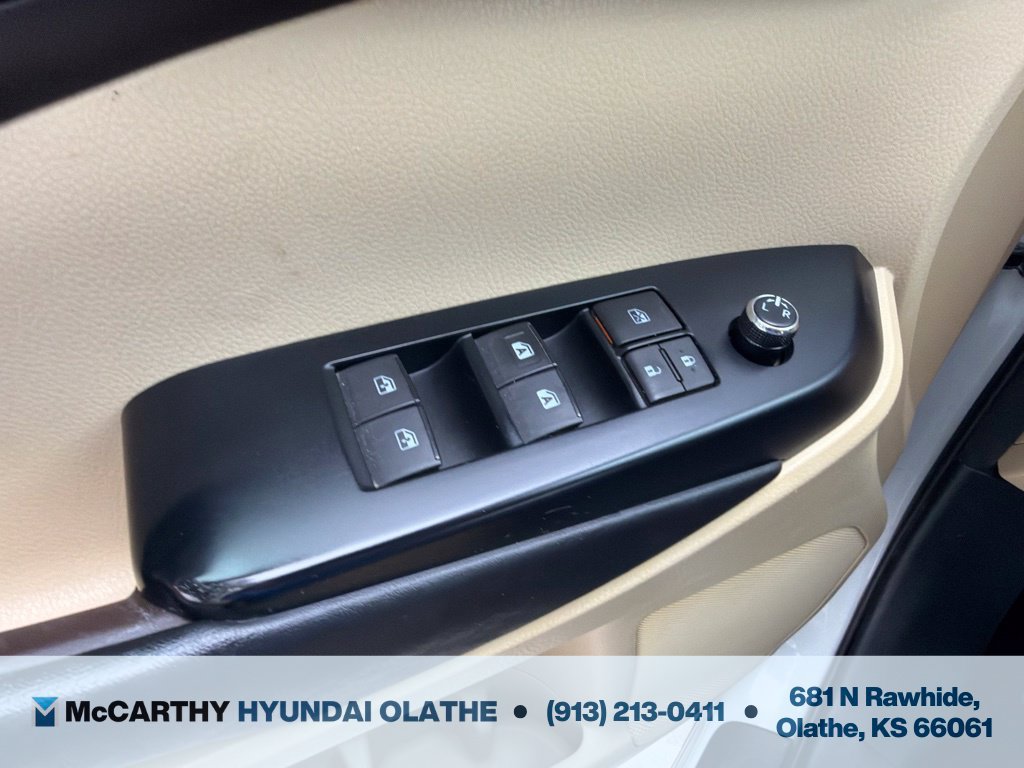 Used 2017 Toyota Highlander XLE w/ Protection Package #3 AWD/4WD image 33