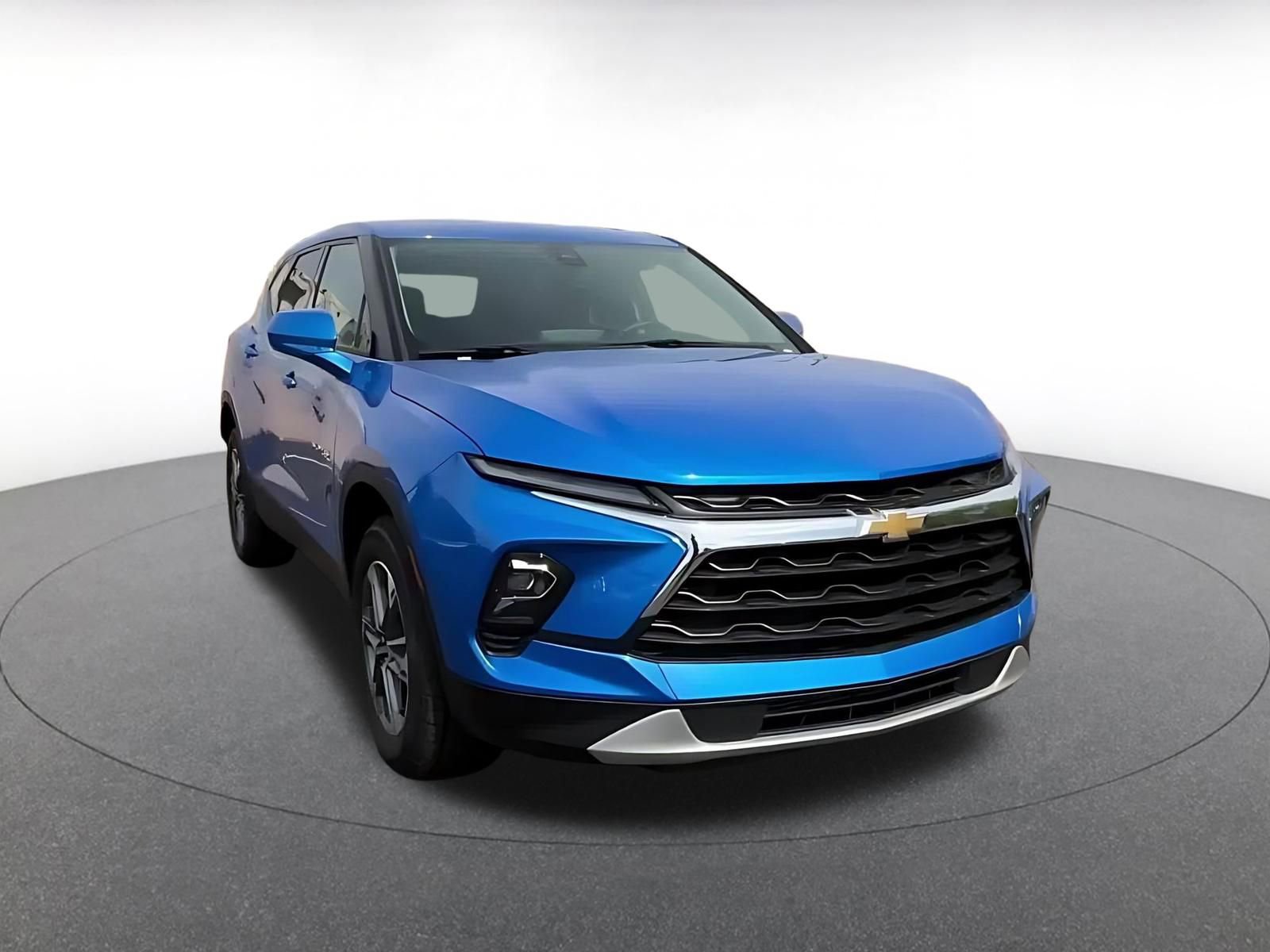 Used 2025 Chevrolet Blazer LT FWD image 3