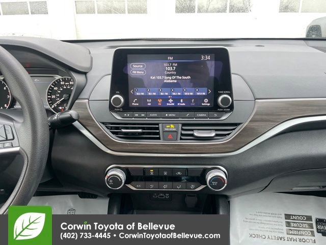 Used 2024 Nissan Altima 2.5 SV image 11
